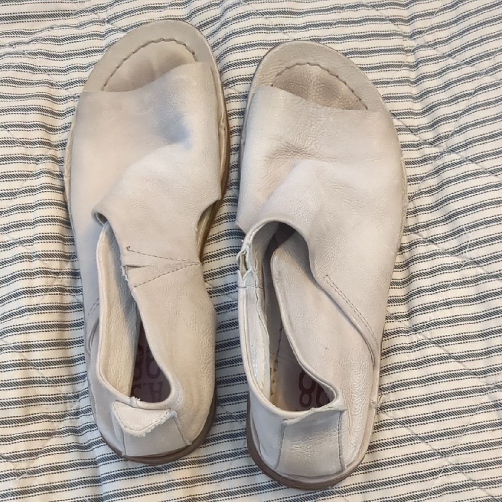 Women's Soft Leather Slip-On Sandals in Light Grayish White Some Wear But Comfy